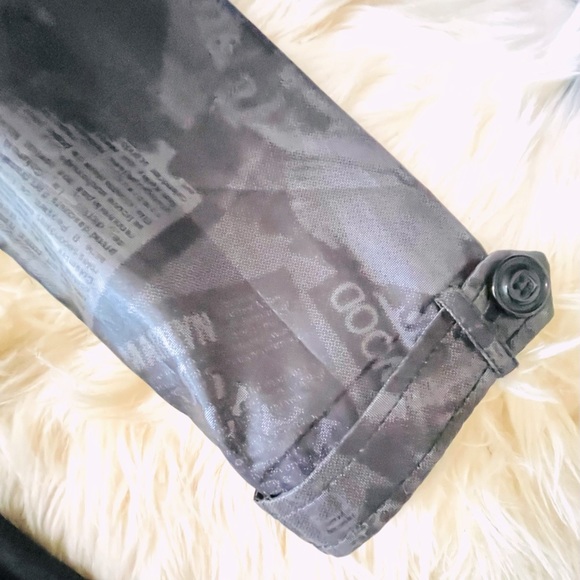 Very Unique Marilyn Trench Coat - Picture 7 of 16